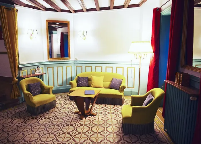 The Old Hotel Ravel Centre